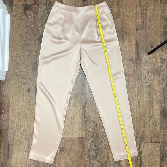 Alice + Olivia NWT Jessie Satin Slim Tapered Leg Pants in Sand Champagne Glam, 4 - Picture 9 of 13